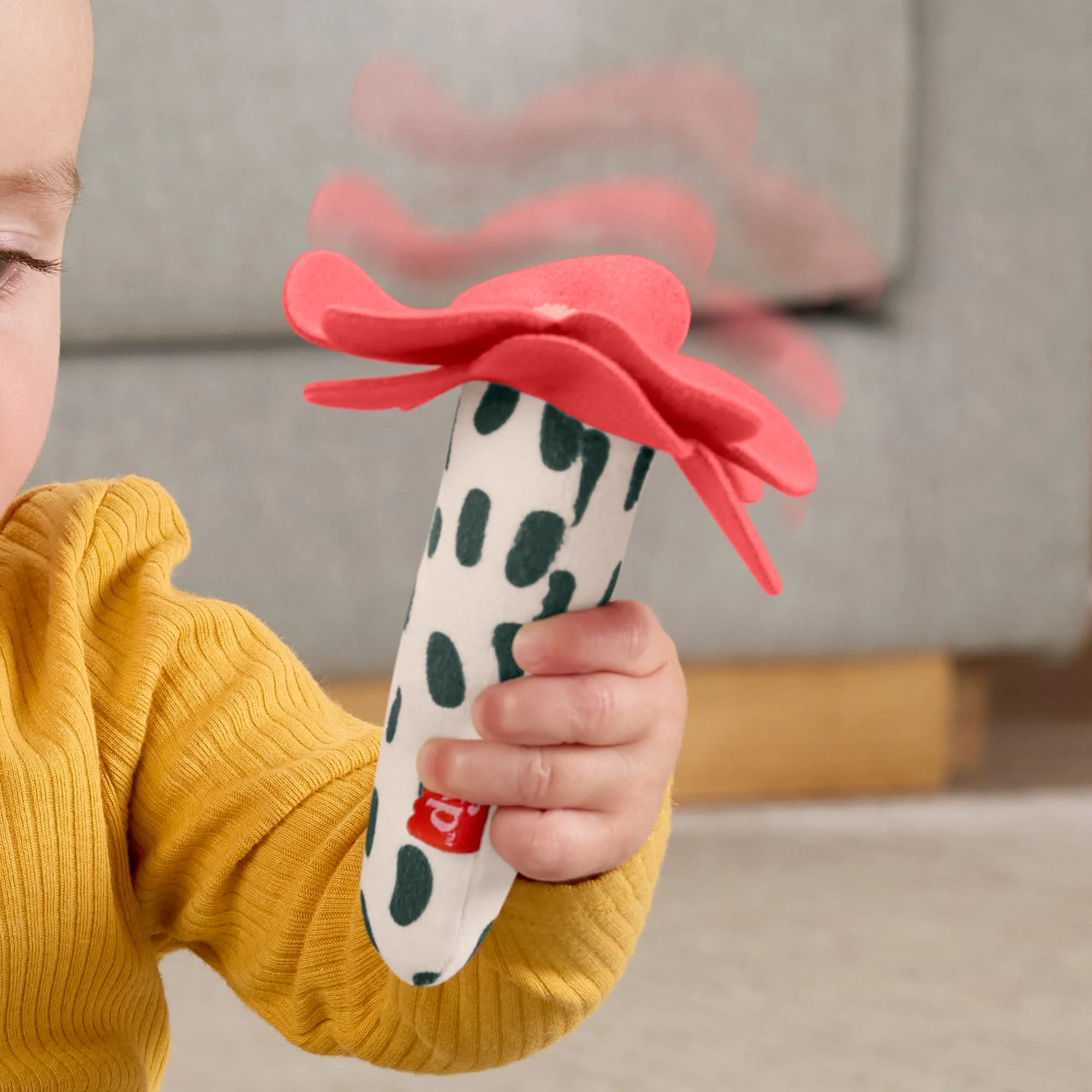 Fisher-Price Planet Friends Shake ‘n Rattle Busy Bee Plush Baby Sensory Toys for Newborns - Image 3