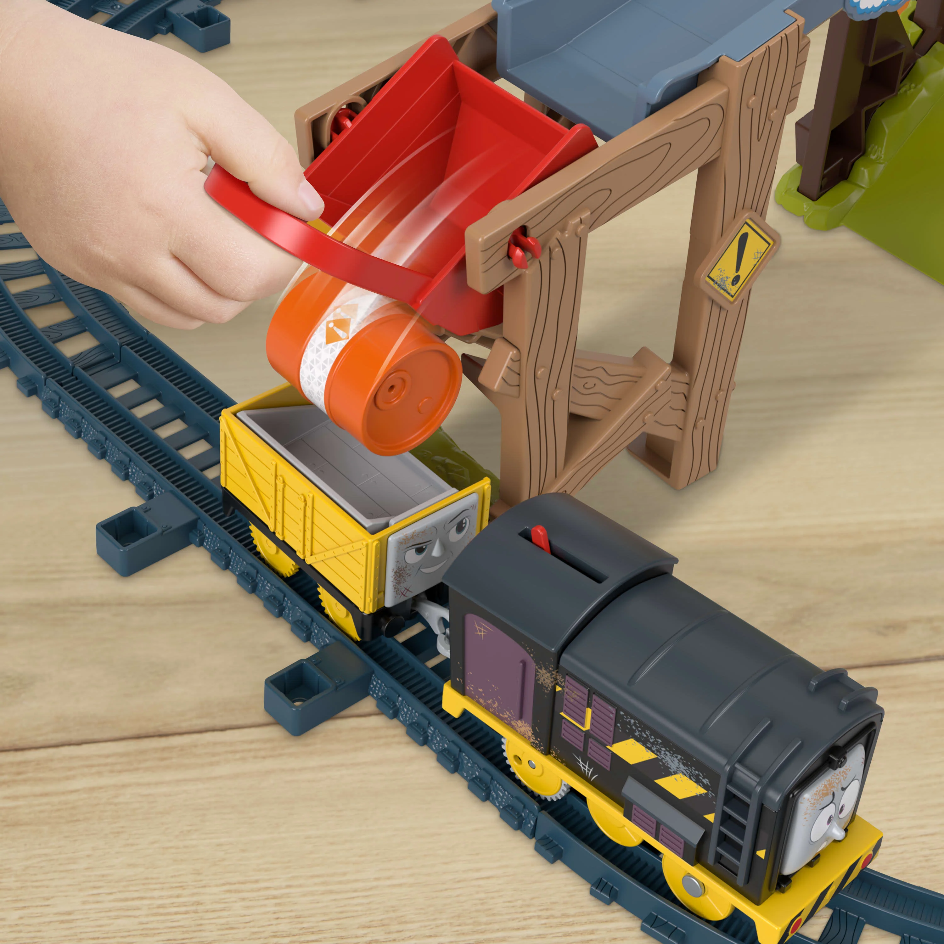 Fisher-Price Thomas & Friends Diesel's Lift & Load Construction Set - Image 6