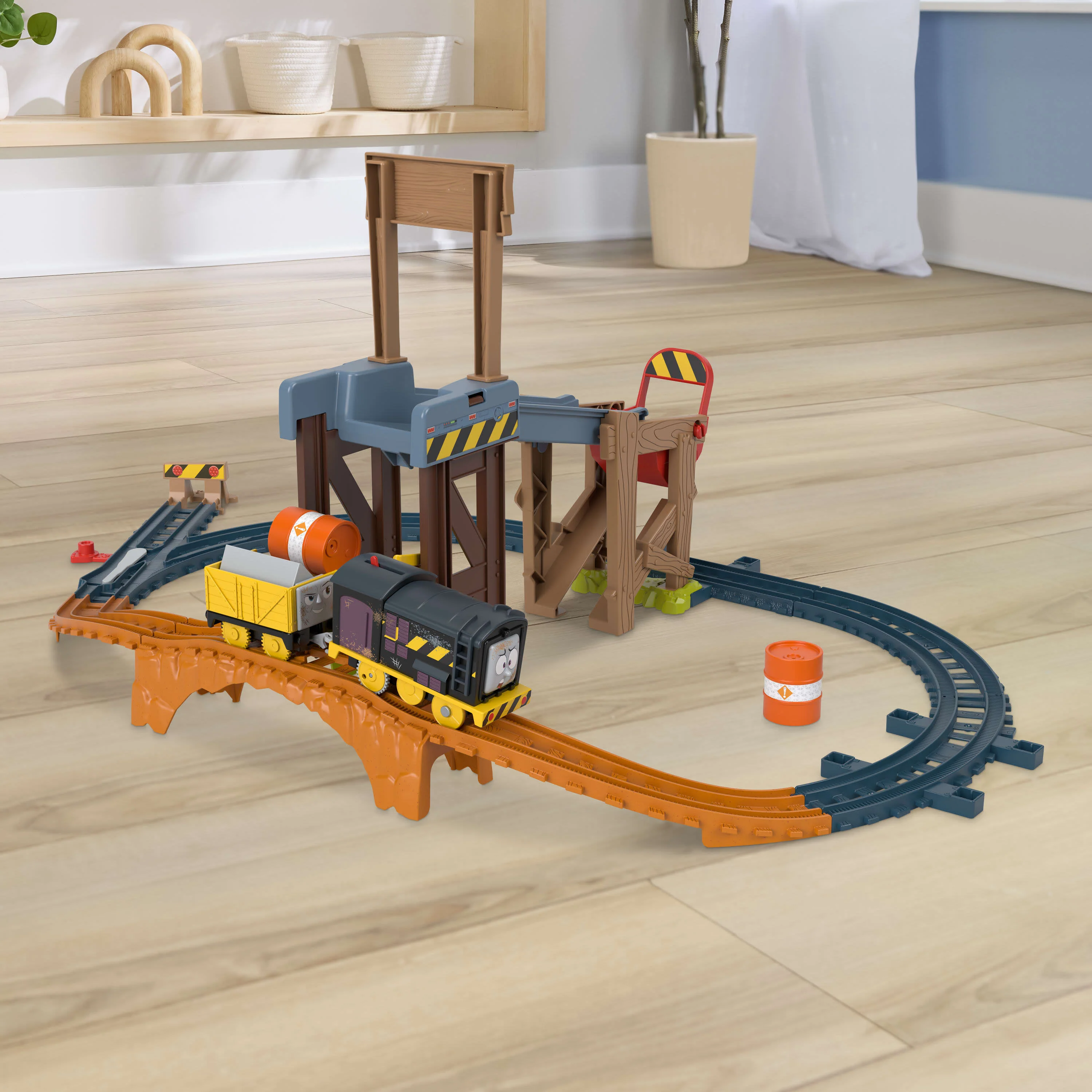Fisher-Price Thomas & Friends Diesel's Lift & Load Construction Set - Image 7